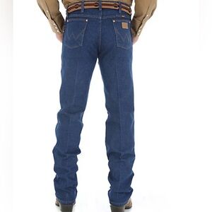 Lightly used almost new Wrangler 13mwzpw slim fit cowboy cut jeans size 34x32